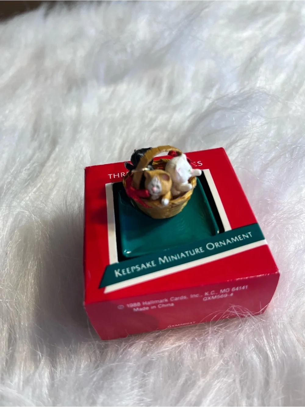 Hallmark Miniature Ornament-Three Little Kittens